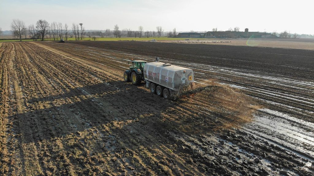 agriculture, rural, fertilization, countryside, manure, field, outdoors, manure, manure, manure, manure, manure-6533173.jpg